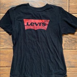 Levi’s Black Tee